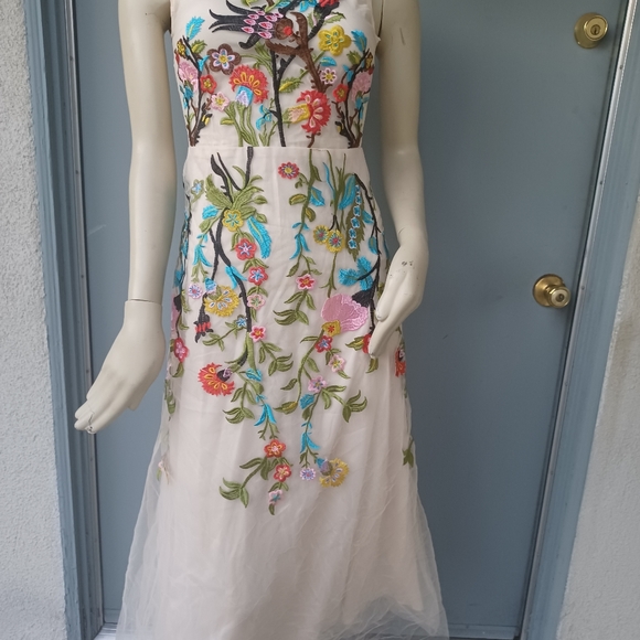 Jianshaw Dresses & Skirts - Jianshaw beige embroidery flowers sheer netting dress medium